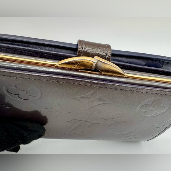 Louis Vuitton Vernis Monogram Wallet | Professionally Repainted - Picture 8 of 12